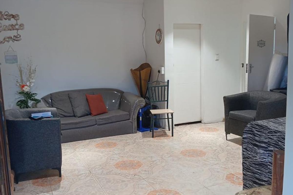 6 BEDROOM DOUBLE STOREY FAMILY HOME FOR SALE!!! - Photo 3