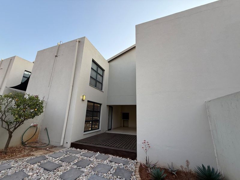 Modern 3 Bedroom Duplex with Small Landscaped Garden in Secure Estate - Photo 1