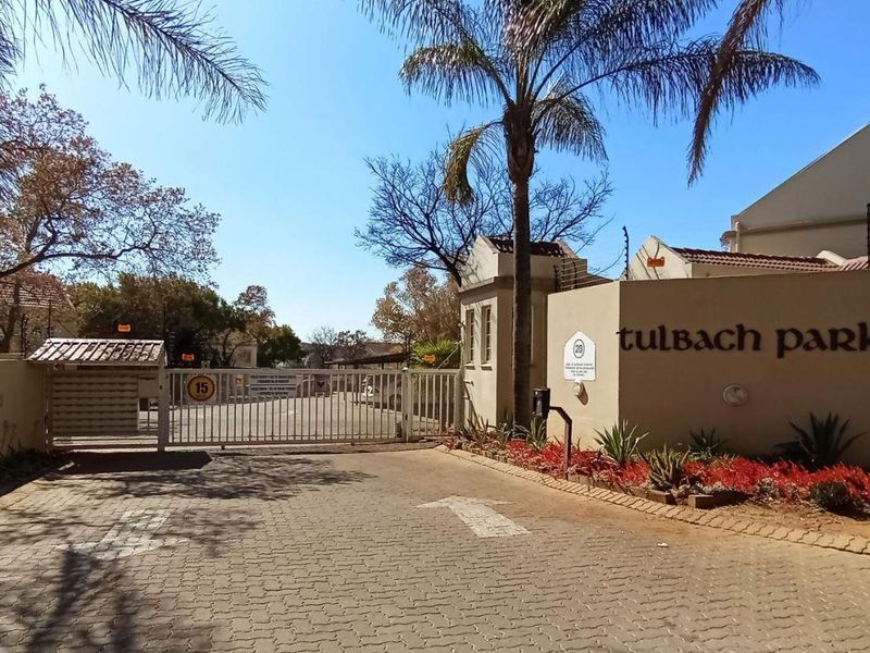 2 BEDROOM UPSTAIRS UNIT FOR SALE IN FAERIE GLEN - Photo 1