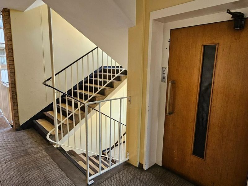 Spacious 3-Bedroom Apartment in the Heart of Sunnyside — Comfort, Convenience & City Living! - Photo 5