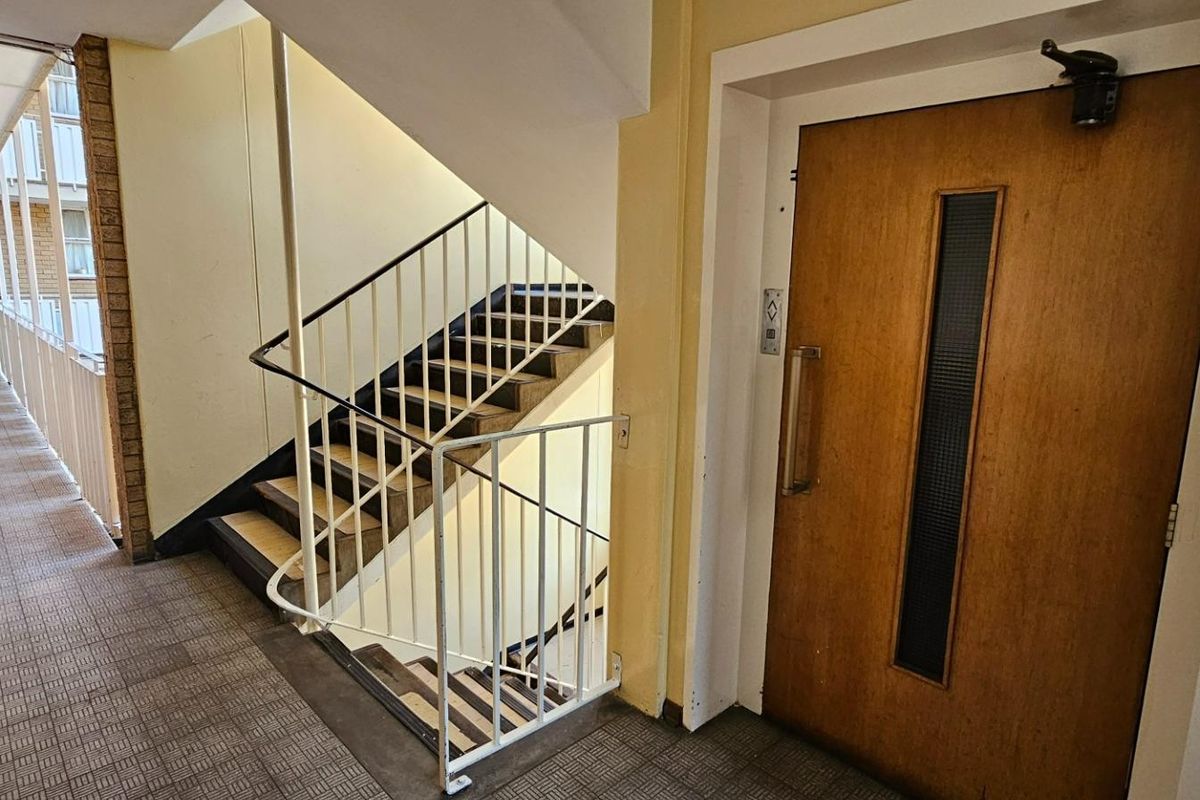 Spacious 3-Bedroom Apartment in the Heart of Sunnyside — Comfort, Convenience & City Living! - Photo 5