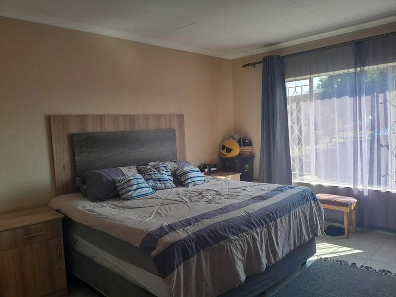 3 Bedroom Apartment for sale in New Redruth - Photo 5