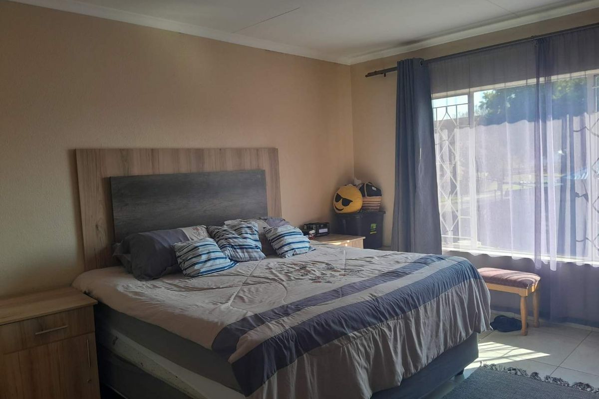 3 Bedroom Apartment for sale in New Redruth - Photo 5