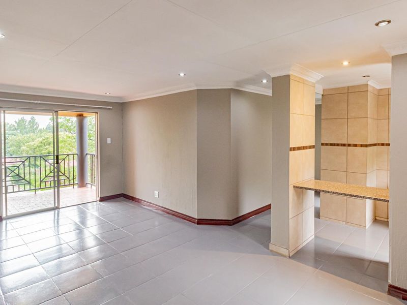 Spacious Two-Bedroom Apartment in a Secure Bryanston Estate - Photo 8