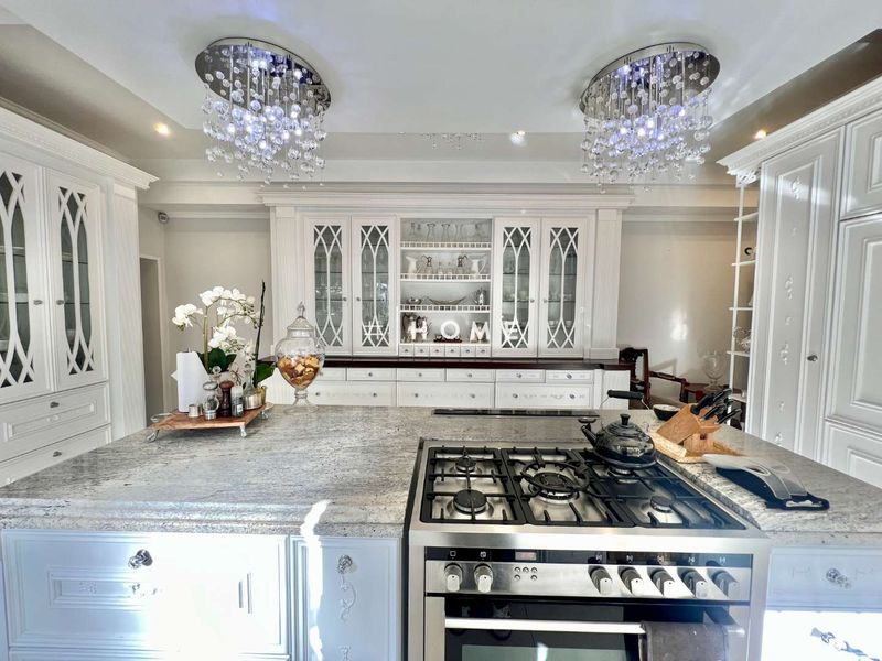 Mansion with breathtaking city views! - Photo 6
