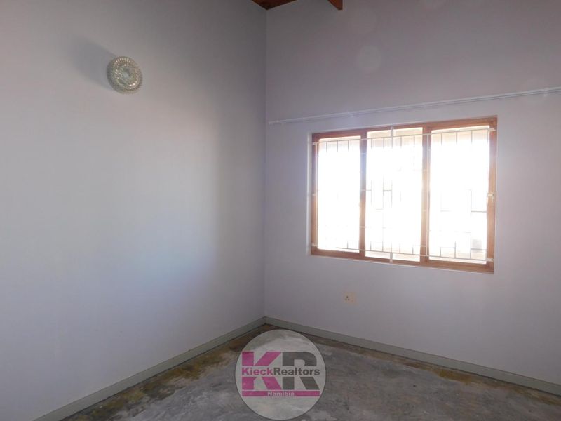 3 Bedroom House for Sale in Henties Bay Central 233m2 - Photo 8