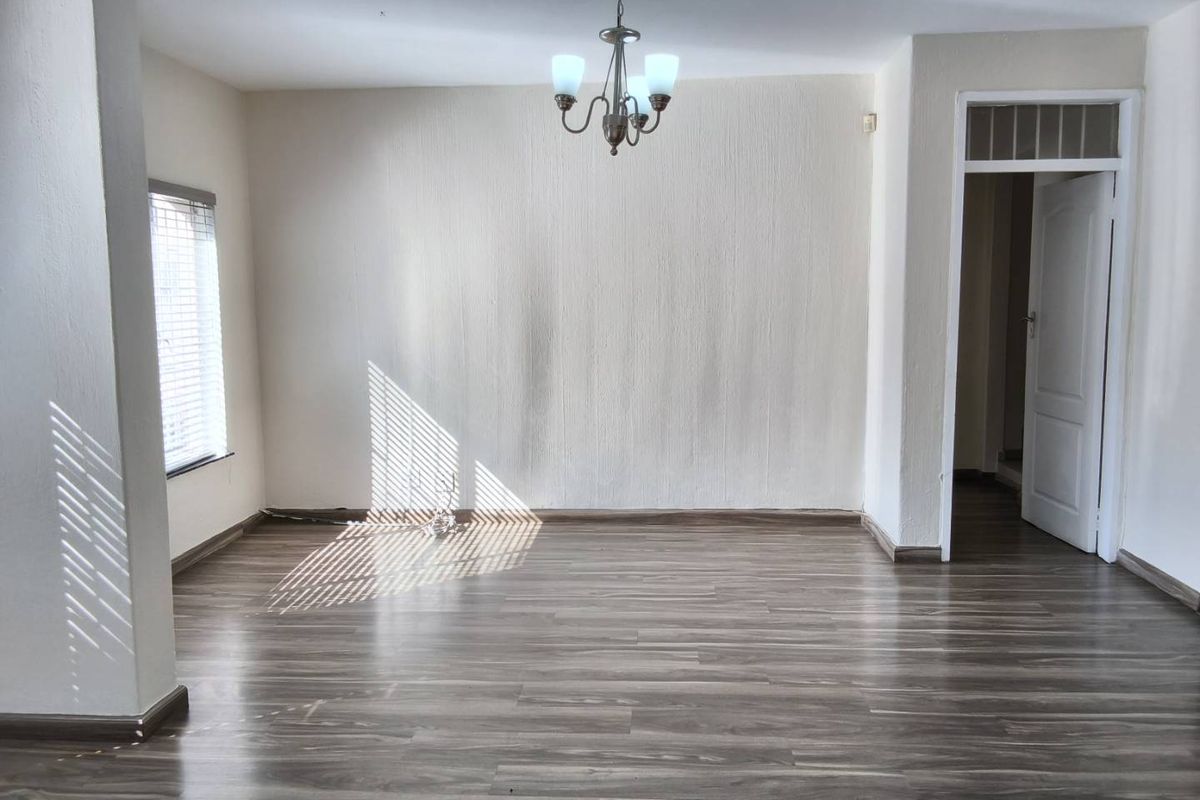 Spacious 3 Bedroom Duplex to rent in Bryanston West - Photo 5