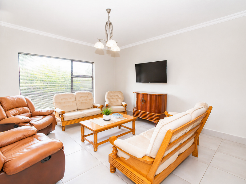 Upmarket secure Duplex Townhouse with Scenic Views & Exceptional Flow - Photo 3