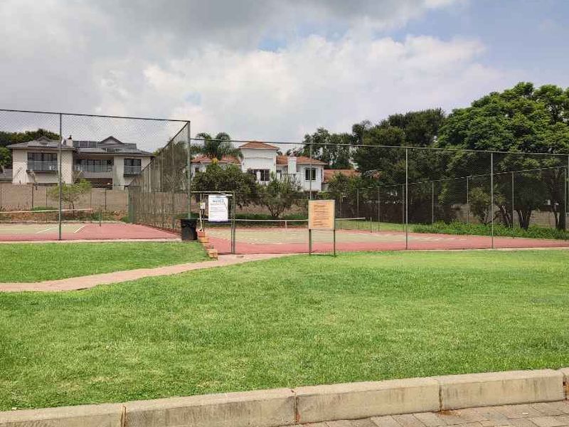ELDO GLEN ESTATE - FREE-STANDING DOUBLE STOREY TOWNHOUSE - Photo 2