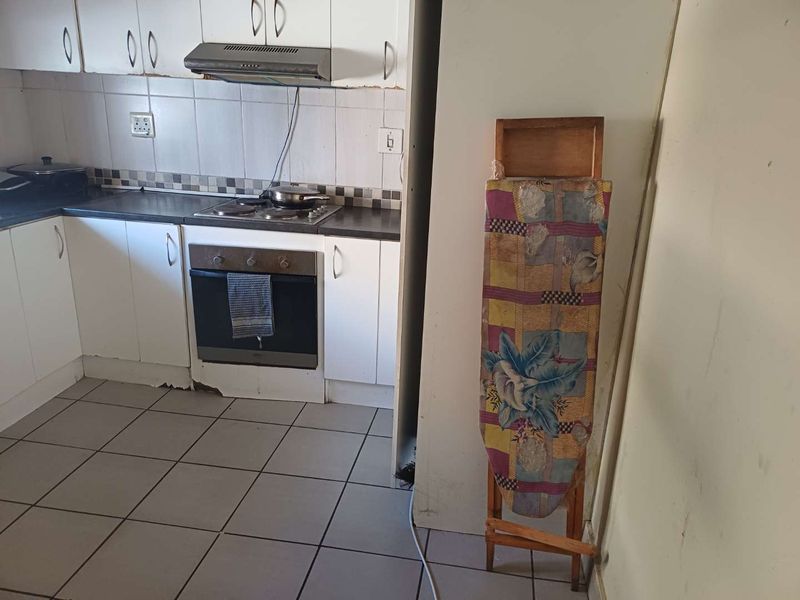 Spacious flat in Established Block - Photo 6