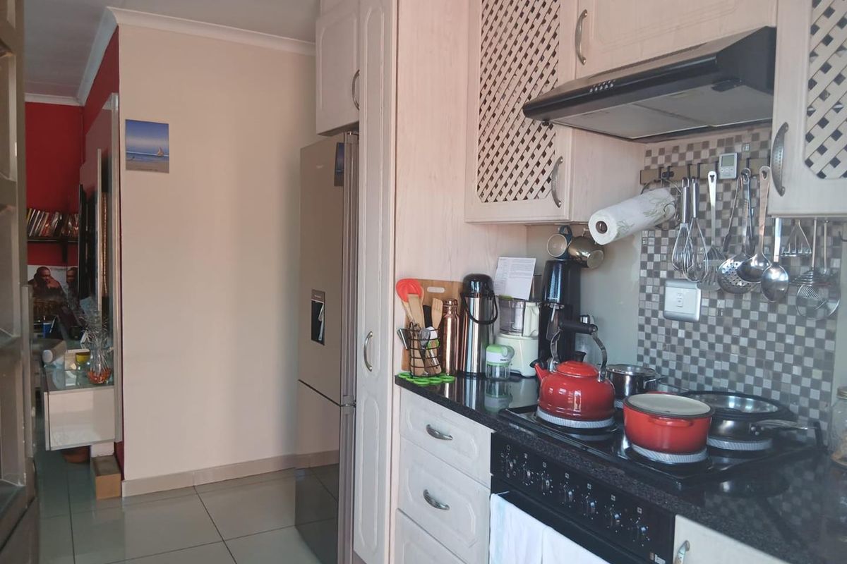 Beautifully well maintained home in Boomed off Area - Photo 4
