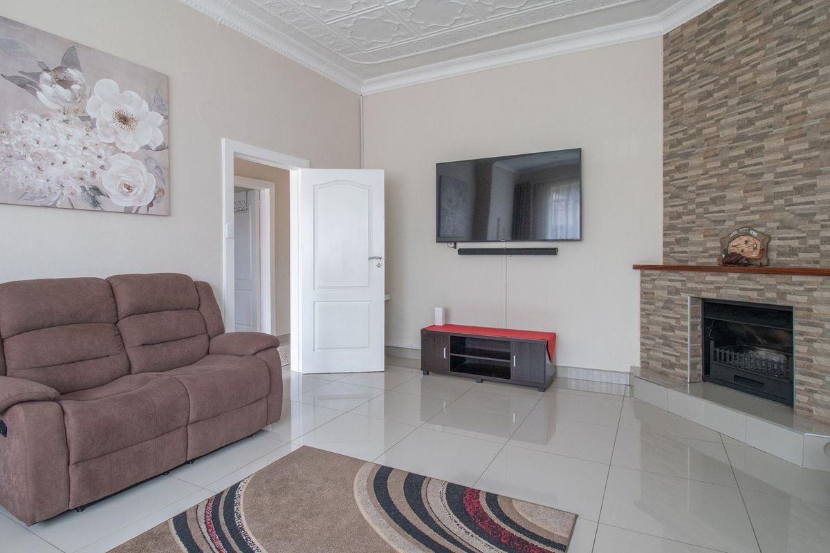 Charming 3-Bed Home with Income-Generating Flatlets! - Photo 5