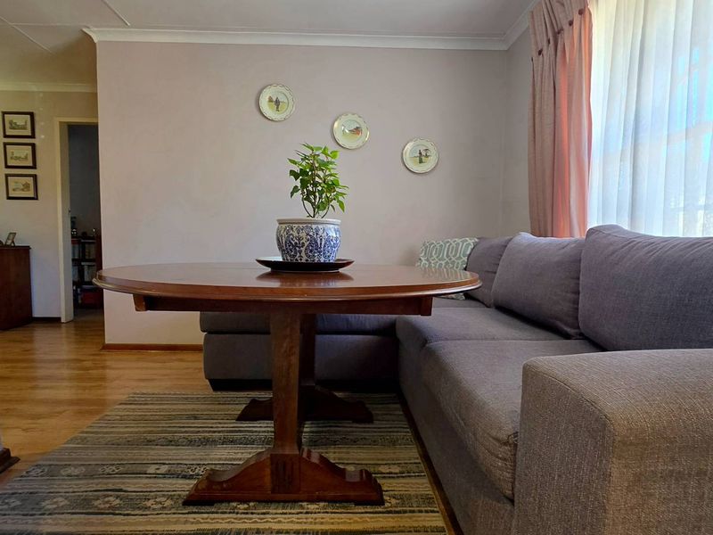 4 Bedroom House For Sale in Glenvista - Photo 8