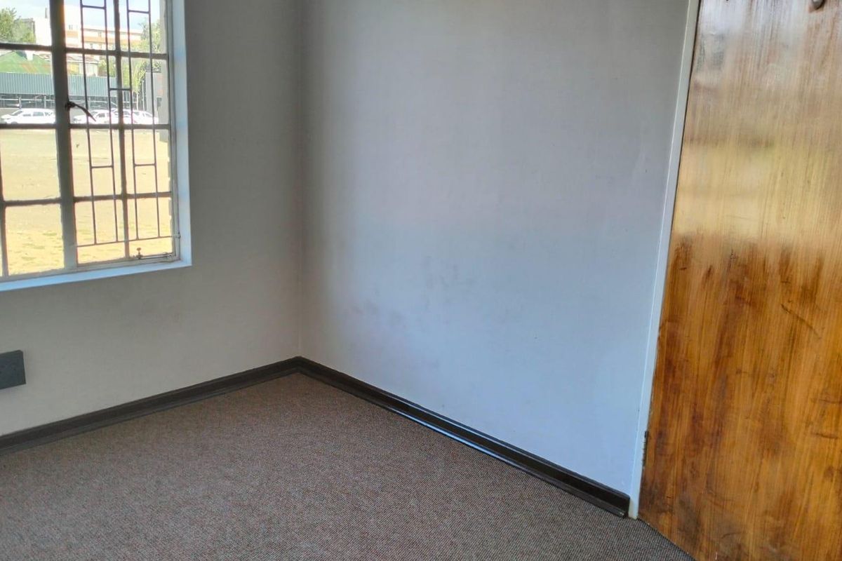 Prime Office to buy in 87 Kellnerstreet, Westdene - Photo 3