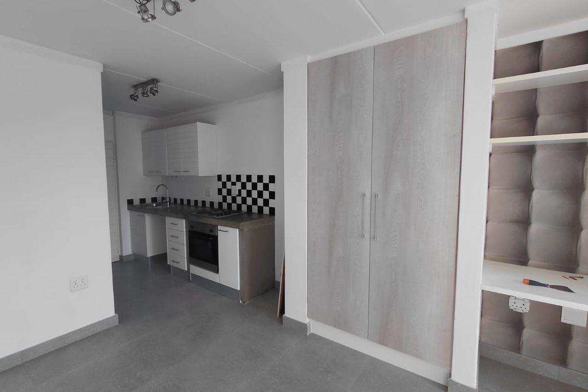 Neat Studio Apartment in Sought-After Location on William Nicol Drive - Photo 3