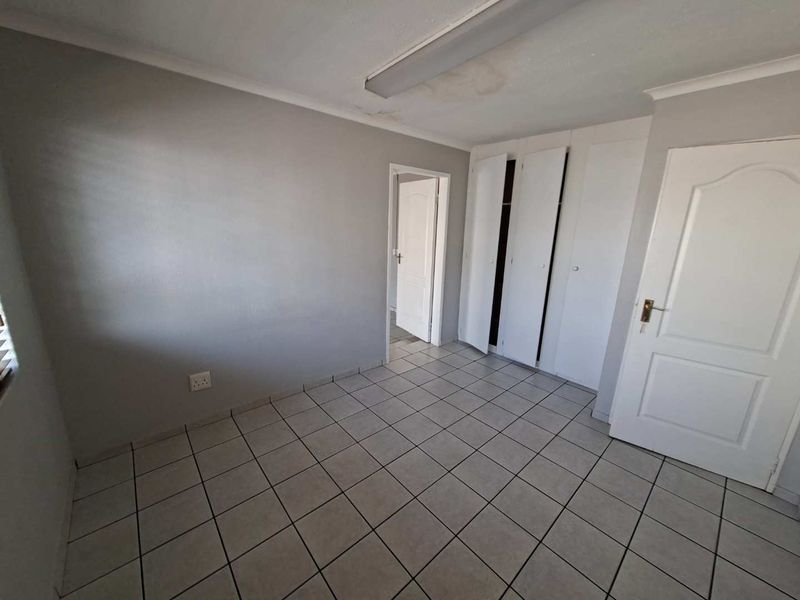 SPACIOUS CORPORATE OFFICE SPACE TO LET IN RUIMSIG - Photo 2