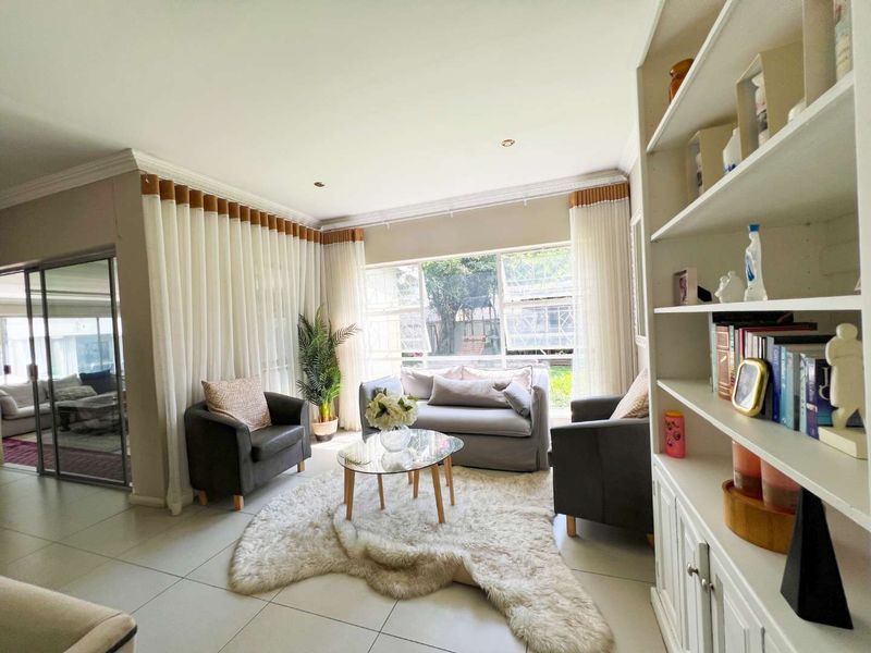 Massive 4-Bed Family Home + Private Cottage | Solar + All-Inclusive Utilities - Photo 5