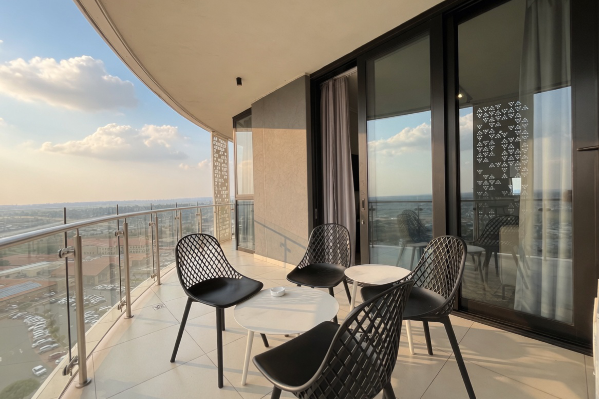 Luxury living above the skyline, 2 bedroom apartment for sale at Ellipse Waterfall - Photo 3