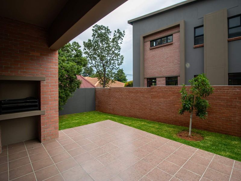 3 Bedroom Modern Home with Solar in Secure Complex - Photo 9