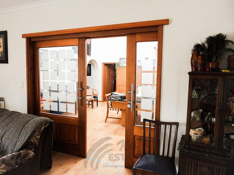 Central home with lots of space - Photo 3