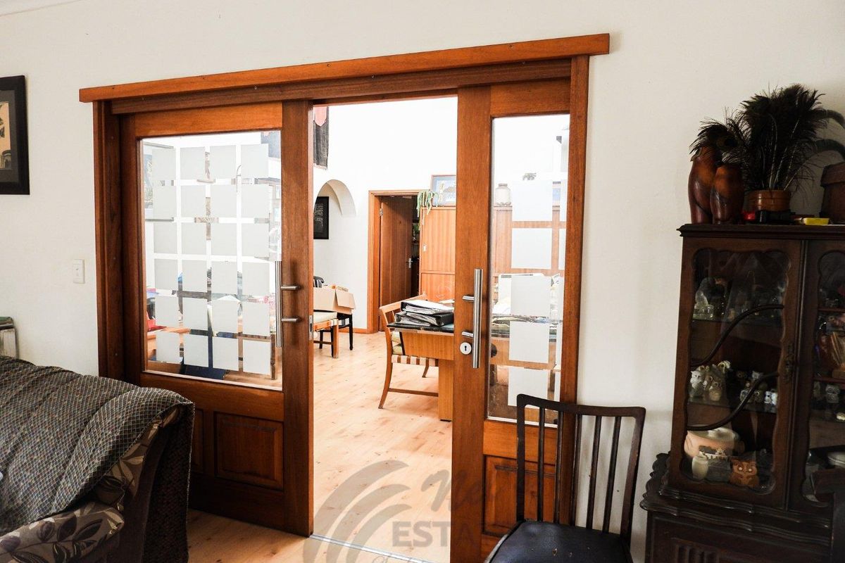 Central home with lots of space - Photo 3