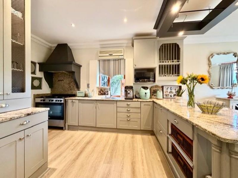 5 Bedroom House FOR SALE in Eros - Photo 10