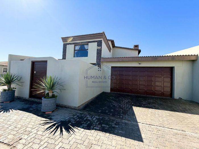 Property #2503414, House For Sale in Fairways Estate