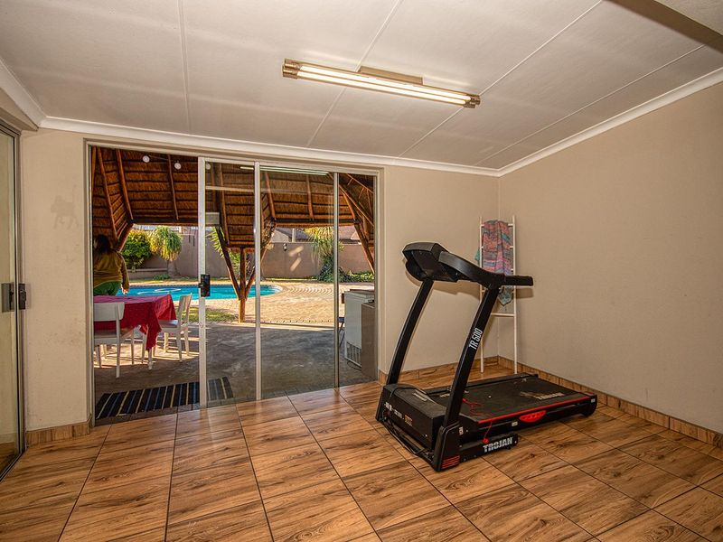 Family home with Flatlet for sale - Photo 9