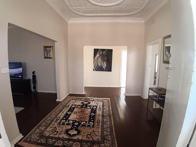 Charming 2 bedroom home with 3 cottages in quiet secure area - Photo 3