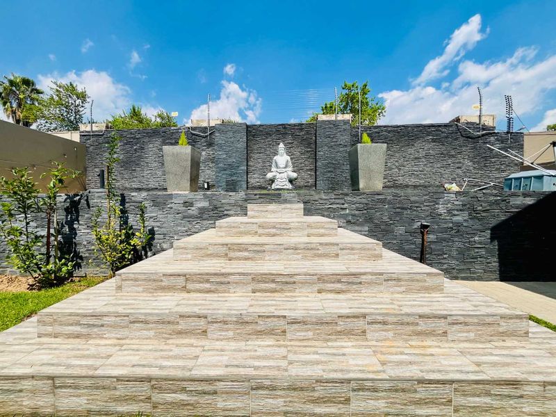 Prime 5-Bedroom Property in a Sought-After Woodlands Estate, Barbeque Downs - Photo 5