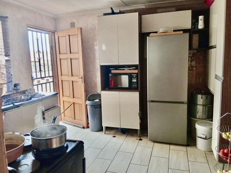 3 Bedroom house on the market - Photo 4