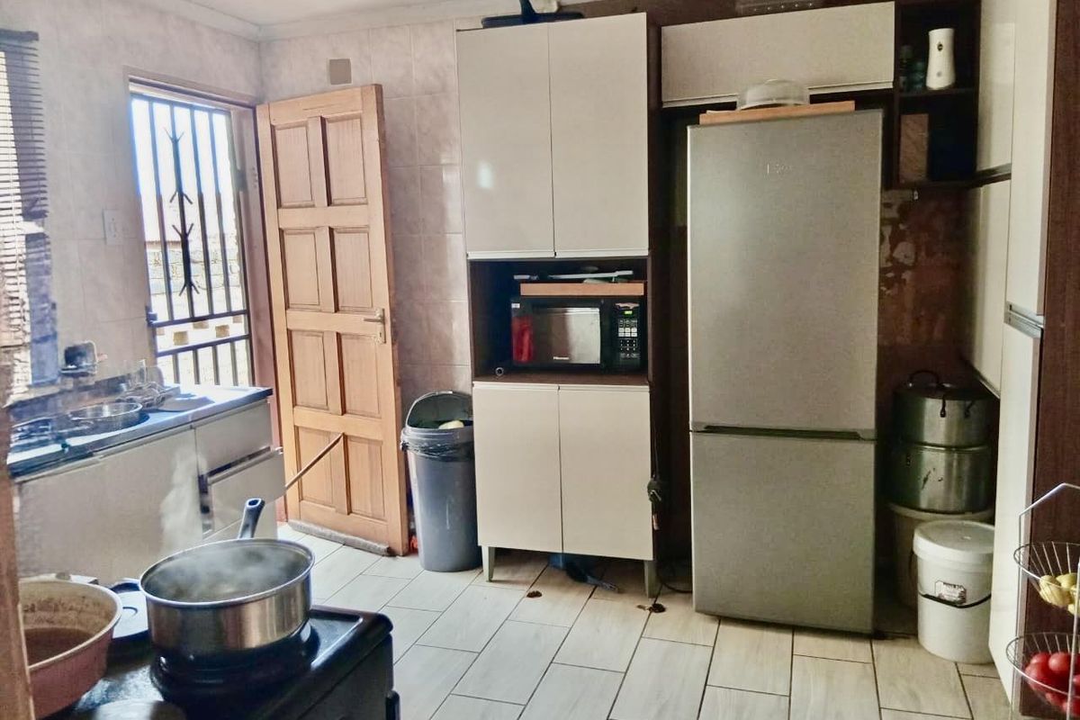 3 Bedroom house on the market - Photo 4