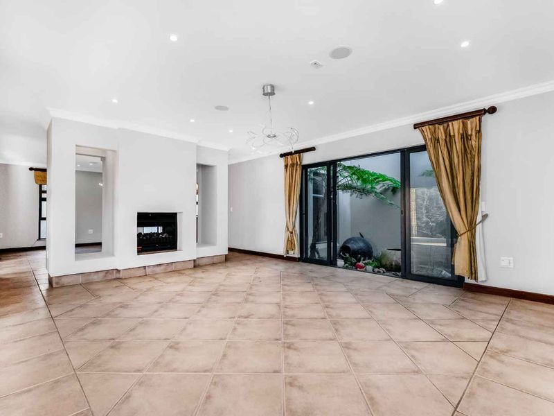 THE PERFECT PRIVATE ENTERTAINER HOME, DESIGNED FOR COMFORTABLE FAMILY LIVING - Photo 8