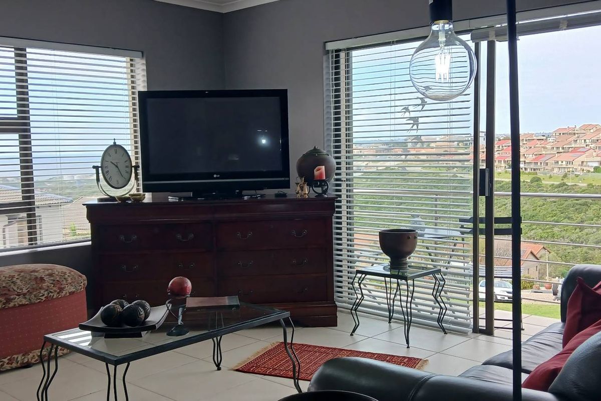 Three bedroom Full title Townhouse with beautiful ocean views - Photo 5