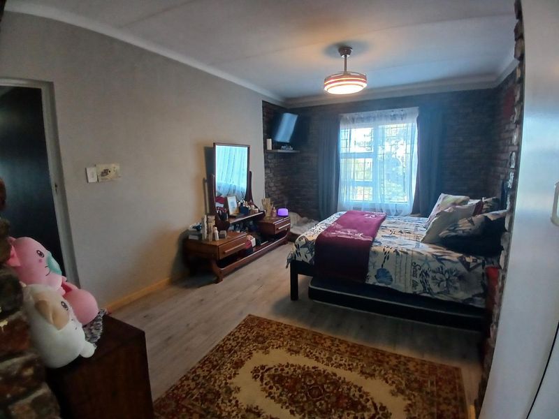Spacious Face-brick home with panoramic ocean views - Photo 8
