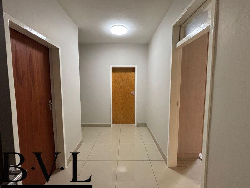 Flat for Sale in Windhoek CBD - N$1,600,000 (excl. costs) - Photo 3