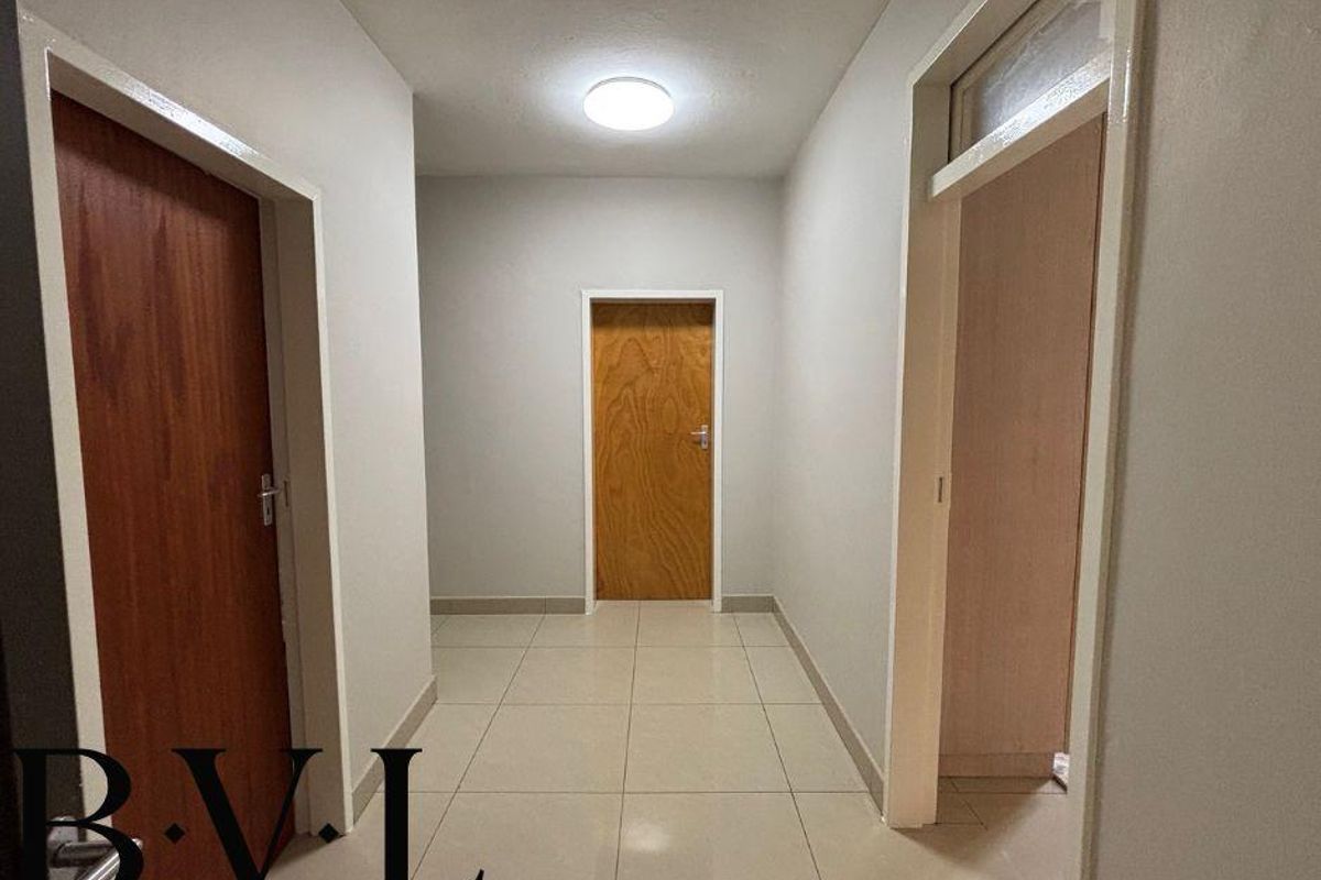 Flat for Sale in Windhoek CBD - N$1,600,000 (excl. costs) - Photo 3