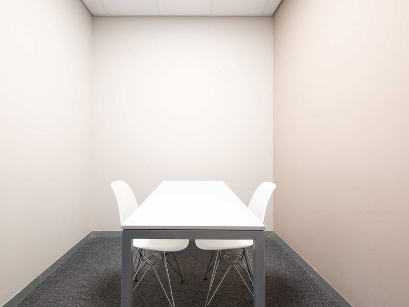 Serviced office space for 10 persons in Regus Black River Park - Photo 5