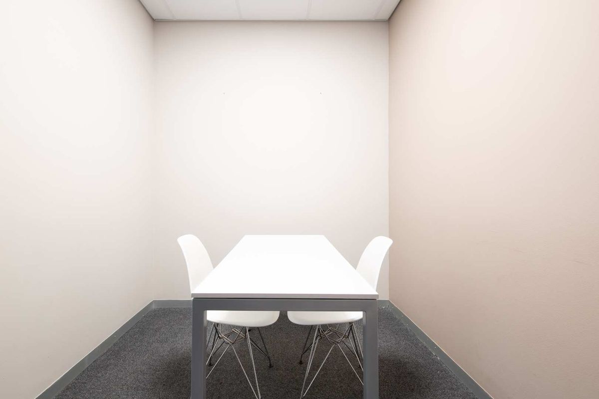 Serviced office space for 10 persons in Regus Black River Park - Photo 5