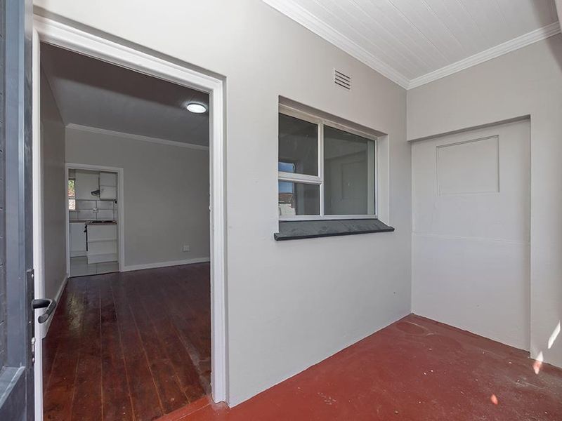 Newly Renovated 3 Bedroom House for Sale in Brooklyn - Photo 4