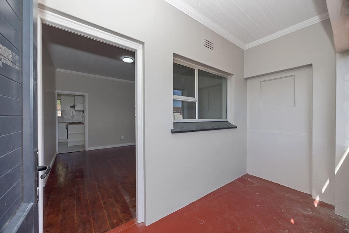 Newly Renovated 3 Bedroom House for Sale in Brooklyn - Photo 4
