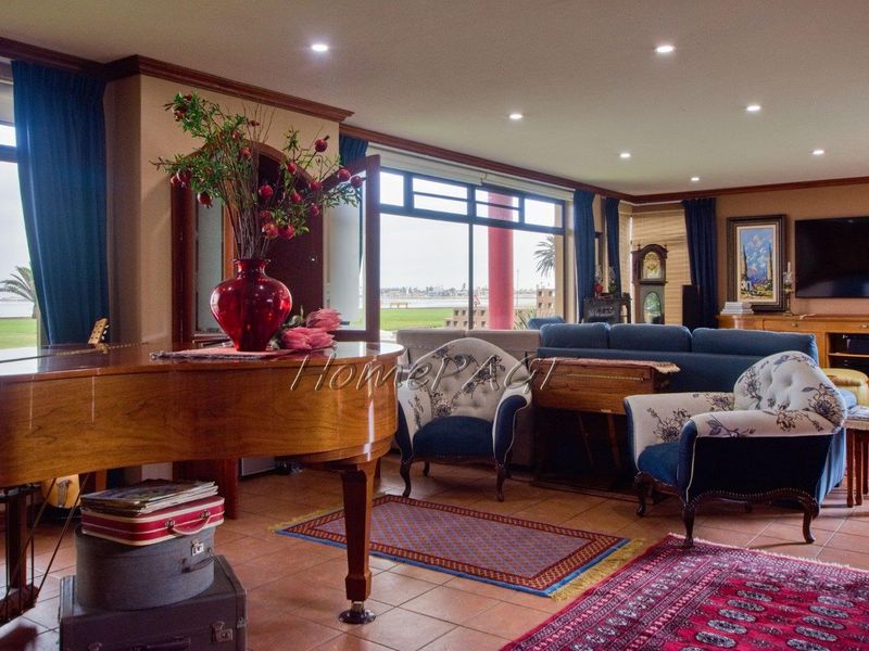 Meersig, Walvis Bay:  Upmarket LAGOON VIEW home on MILLIONAIRE's DRIVE - Photo 5