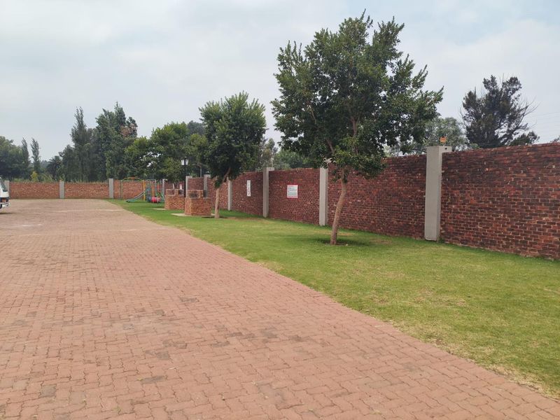 24 hour complex, 2 bedroom, 2nd floor, close to East Rand Mall! ideal first time buyers+investors! - Photo 7