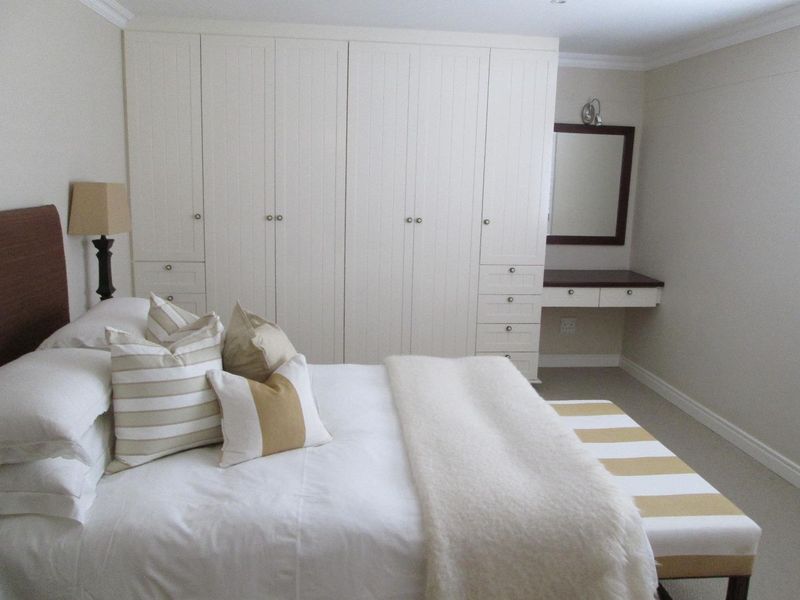 Immaculate interior decorated and  furnished sea view penthouse in central Swakopmund - Photo 3