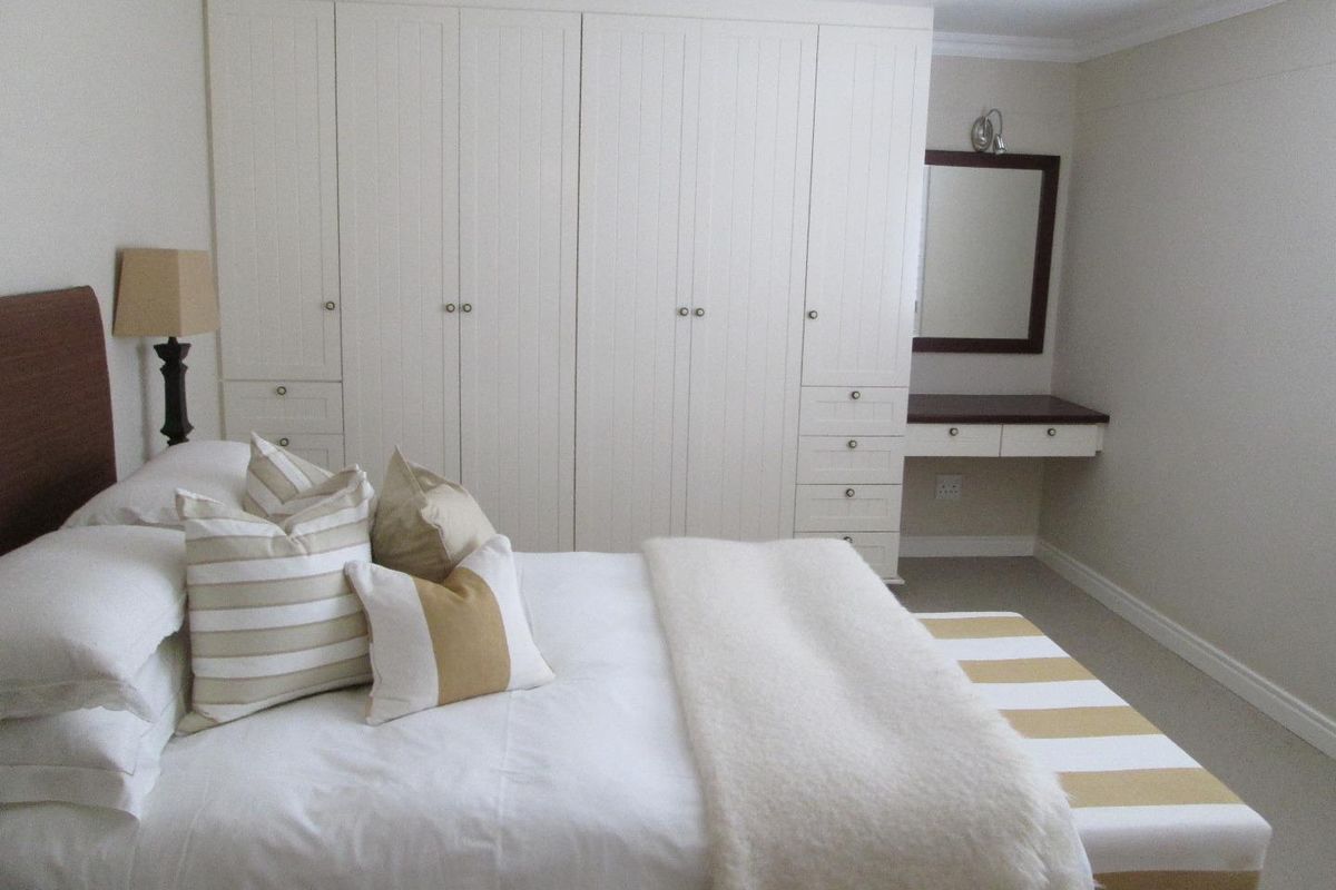 Immaculate interior decorated and  furnished sea view penthouse in central Swakopmund - Photo 3