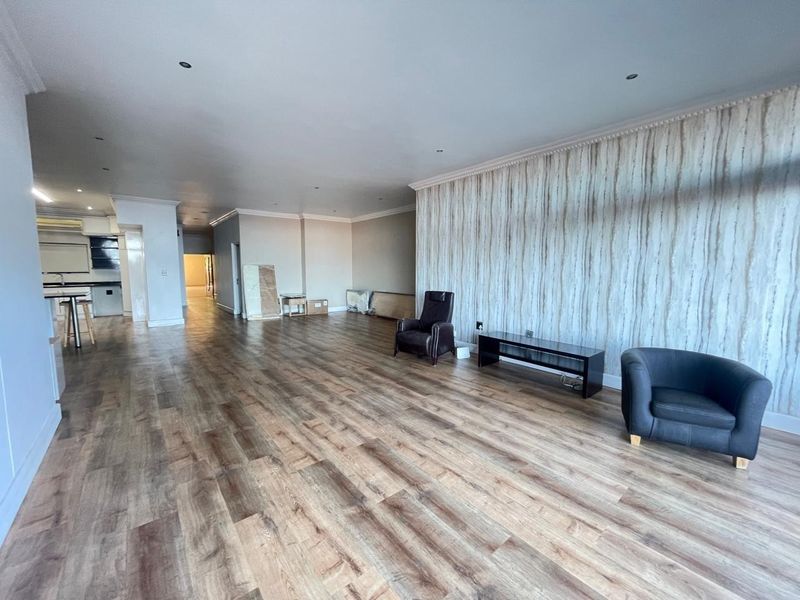 Modern 4-Bedroom Apartment for Rent in Musgrave - Photo 4