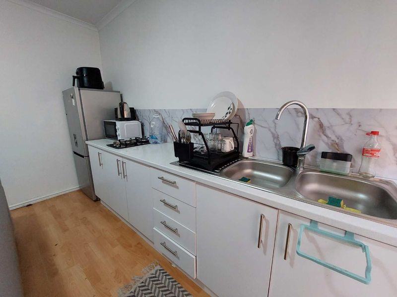 Neat Flatlet In Sybrand Park - Photo 4