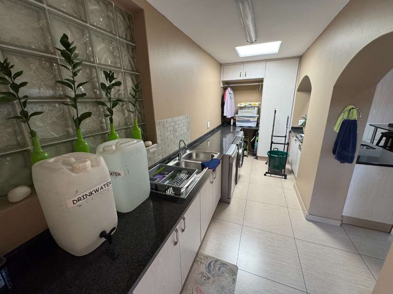 Large Home with flatlets for sale in a boomed off street - Photo 7