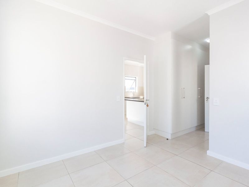 Sunny spacious One bedroom First floor apartment - Photo 10