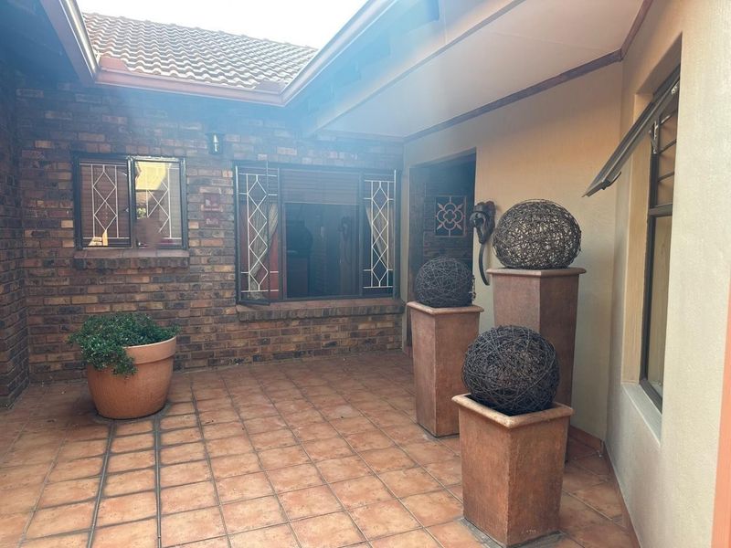 Timeless Elegance in the Heart of Aerorand. - Photo 4